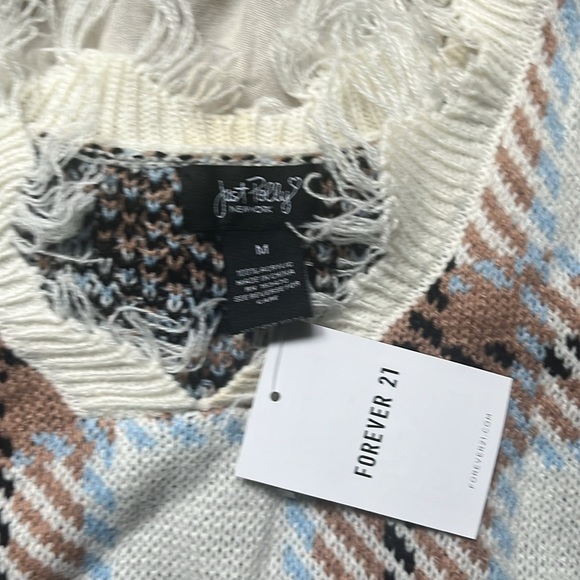 NWT Forever 21 distressed but warm and super soft winter sweater. Size M - Picture 4 of 4